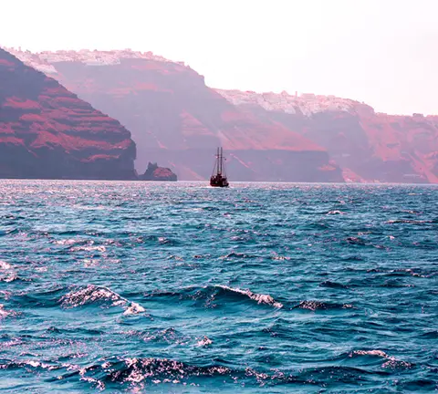 boat-Santorini- boat-Santorini-